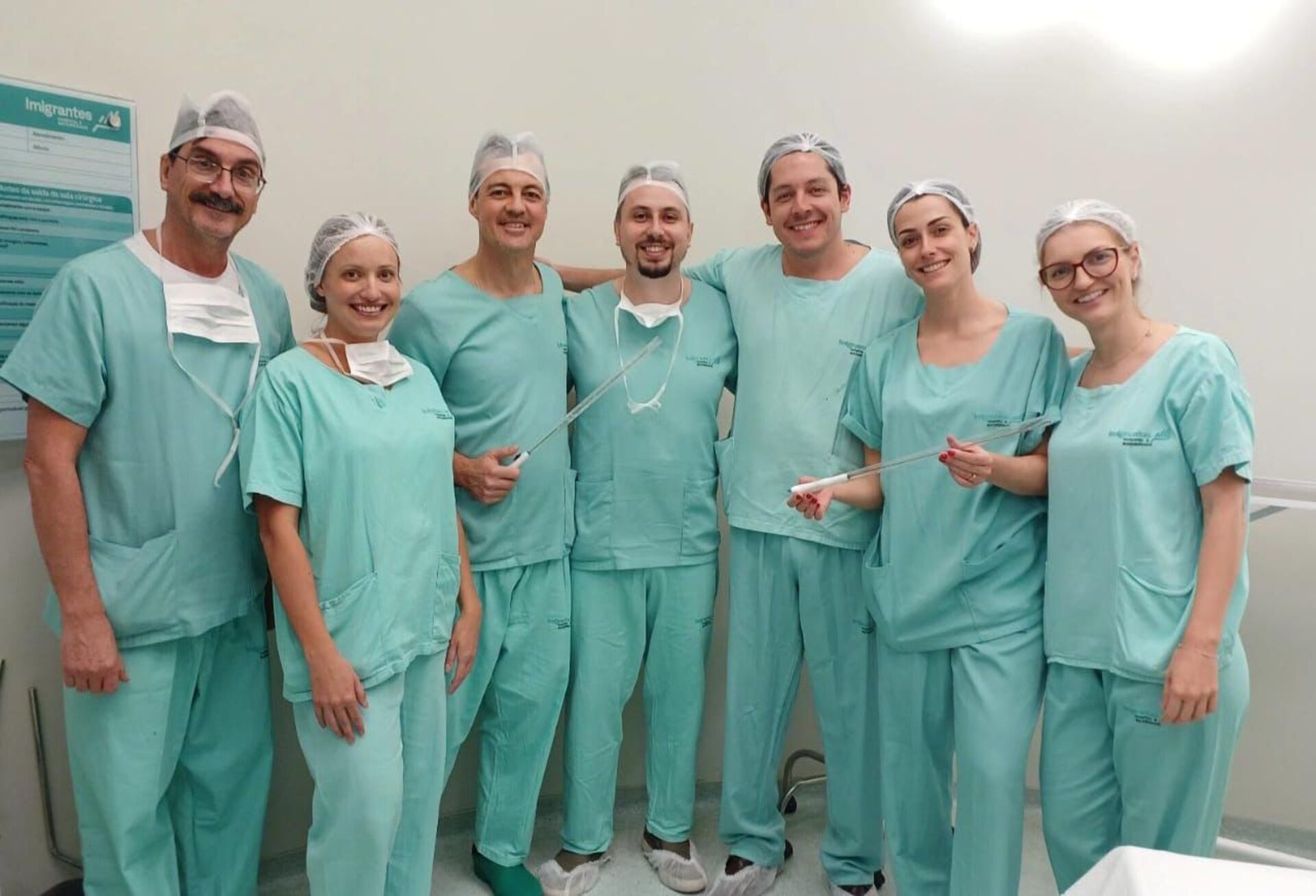 Equipe médica que realizou o procedimento. 